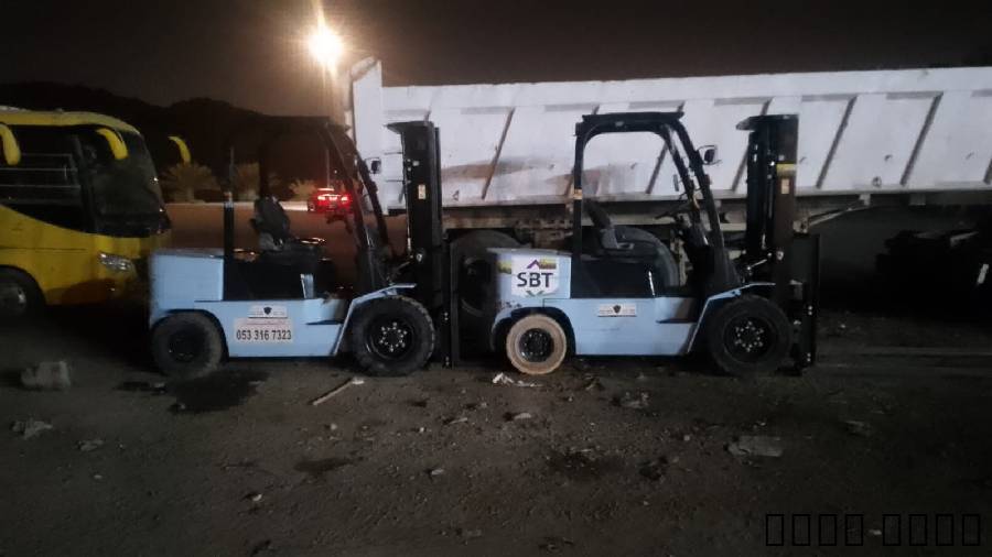 معدات رفع للايجار مان لفت