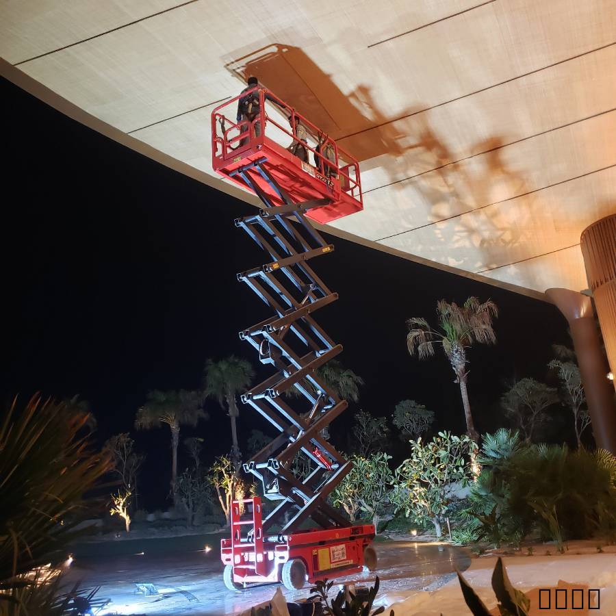 مانلفت سقالات كهرباء مكة