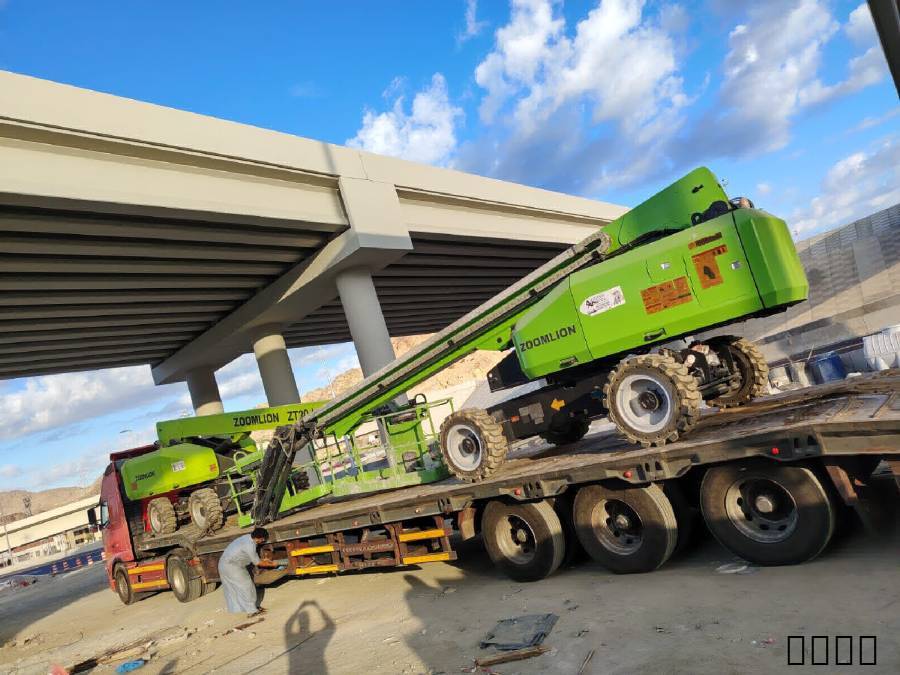 سيزرلفت  scissor lift