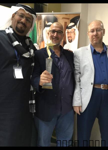 معلم  مصري في بكبرى المدارس الاهلية في مكةللمرحلة الابتدائية  لجميع المواد